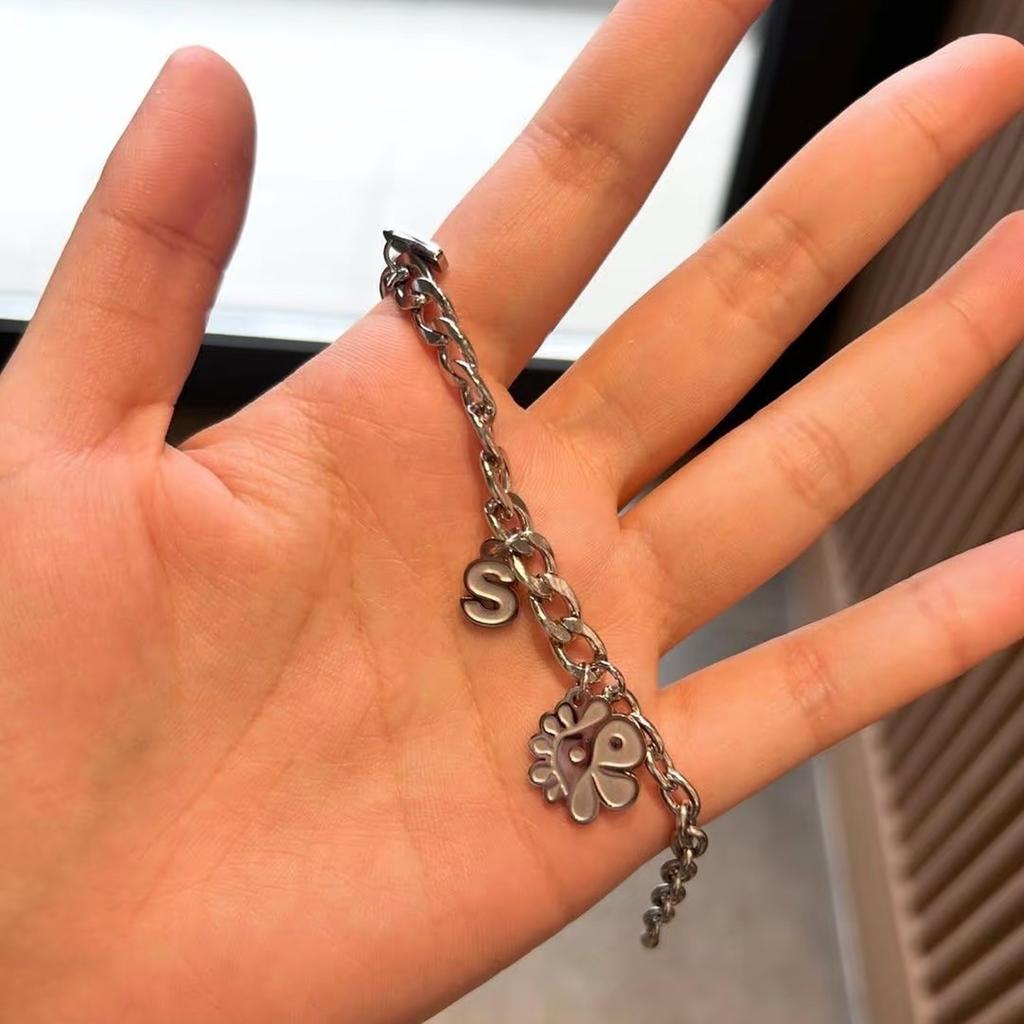 Celebrities Debut Around The Same Bracelet Peripherals, Dressed Up, To Surprise Friends' Birthdays