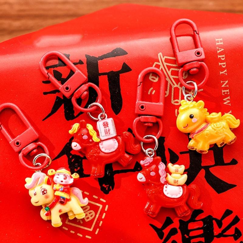 1/7 Stück Cartoon Pony Schlüsselanhänger Niedliches Rotes Harzpferd Rucksack Anhänger Dekoration Auto Schlüsselanhänger Zubehör Jahr des Pferdes Geschenk