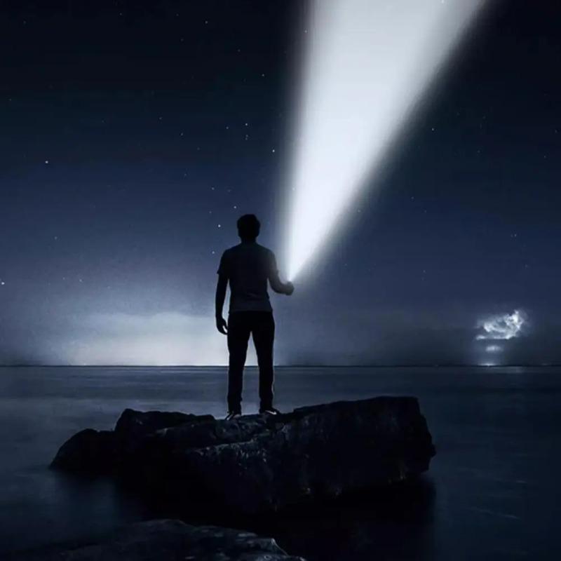 8LED High-power Flashlight Strong Light Rechargeable Camping Dimming Multi-gear LED Low Light Reminder Battery Torch Portab P2S0