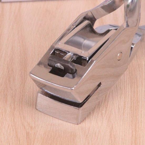 Heavy Duty Hole Punch Badge Punch for Paper Cardboard And Art Supplies Portable Handheld Office Hole Punch with Easy Operation