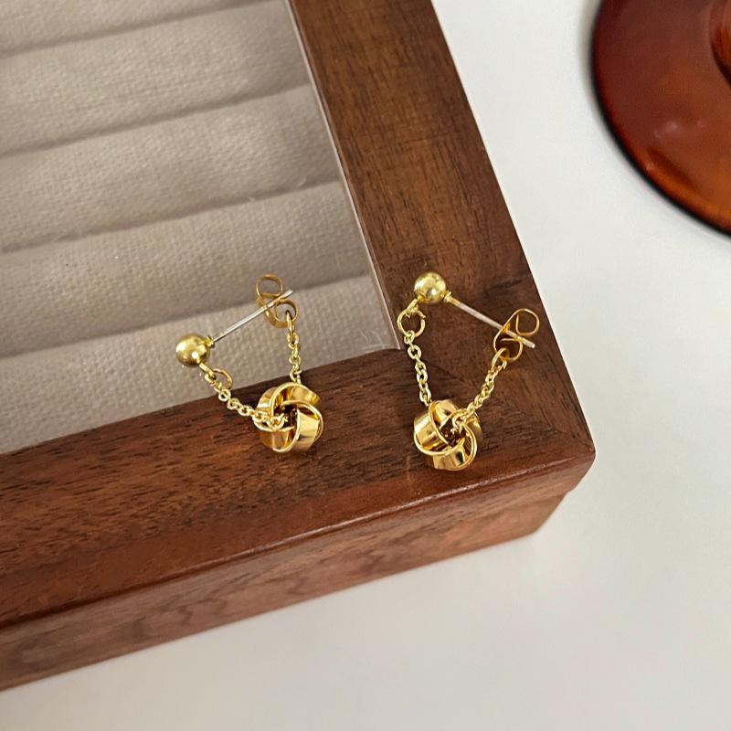 

Французские ретро-серьги высокого класса: Изысканный, универсальный, легкий роскошный дизайн для женщин