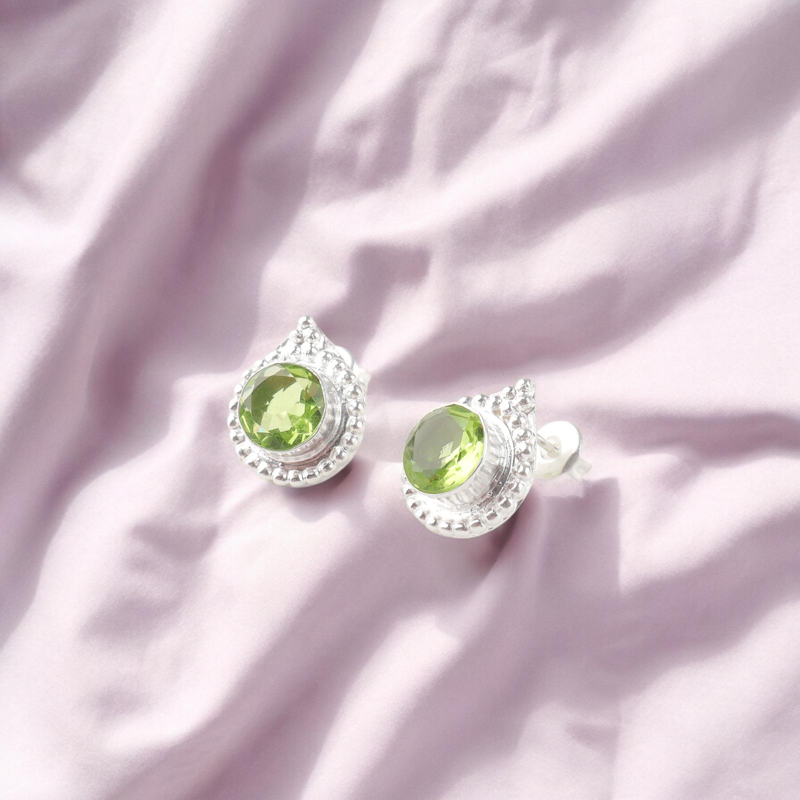 

Редкий Перидот Драгоценный Камень 925 Стерлинговое Серебро Ювелирные Изделия Ручной Работы Пусеты с Застежкой-Пуссетой 0,62 EE-125-4