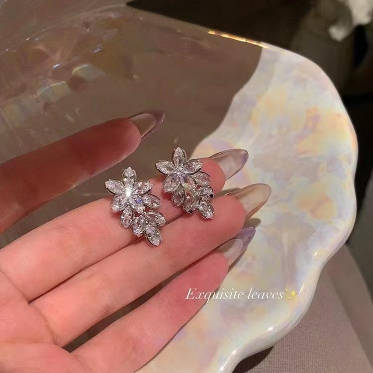 New Super Flash Celebrity Style Flower Earrings 111 Silver Needle Design High Sense Internet Celebrity Earrings Earrings