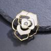 Kamelien-Broschen für Damen Unisex Emaille Klassisches Blumendesign Pflanzen-Anstecknadeln Büro Party Freund Geschenke Schmuck-Accessoires