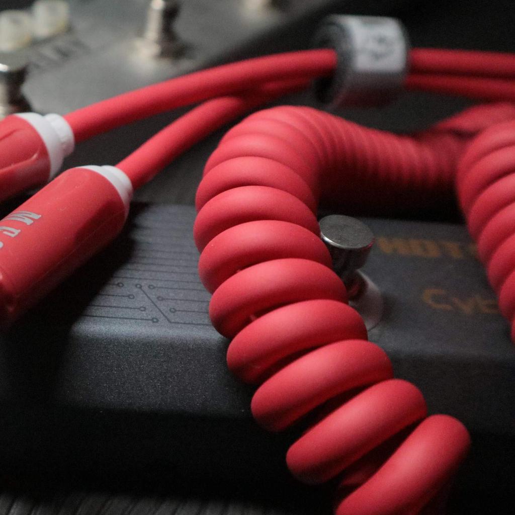 Aestivate Guitar Coiled Cable, Bass Shielded, Curled Cord, 6.35mm Stereo Plug, Instrument Cable, 5m (Red)