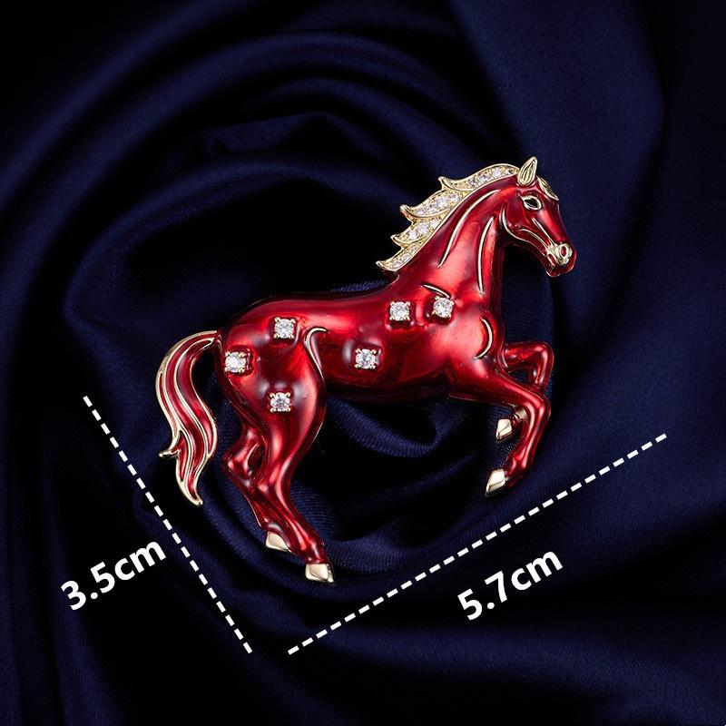Mode Klassische Rote Pferde Broschen Für Frauen Tierkreiszeichen Pins Pullover Mantel Dekoration Lässige Party Accessoires Neujahrsgeschenke