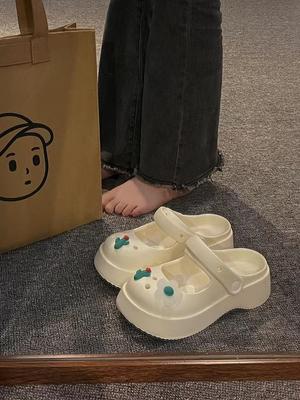 Buty Damskie 2024 Okrągły Nosek Letnie Klapki Sandały Wysokość Kobieta Kapcie Białe Klapki na Obcasie Chmura Nowa Kolekcja 39 Eva W I