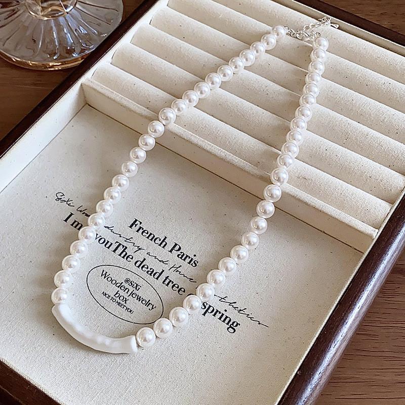 French Vintage Geometric Pearl Necklace With Floral Design For Office And Casual Wear