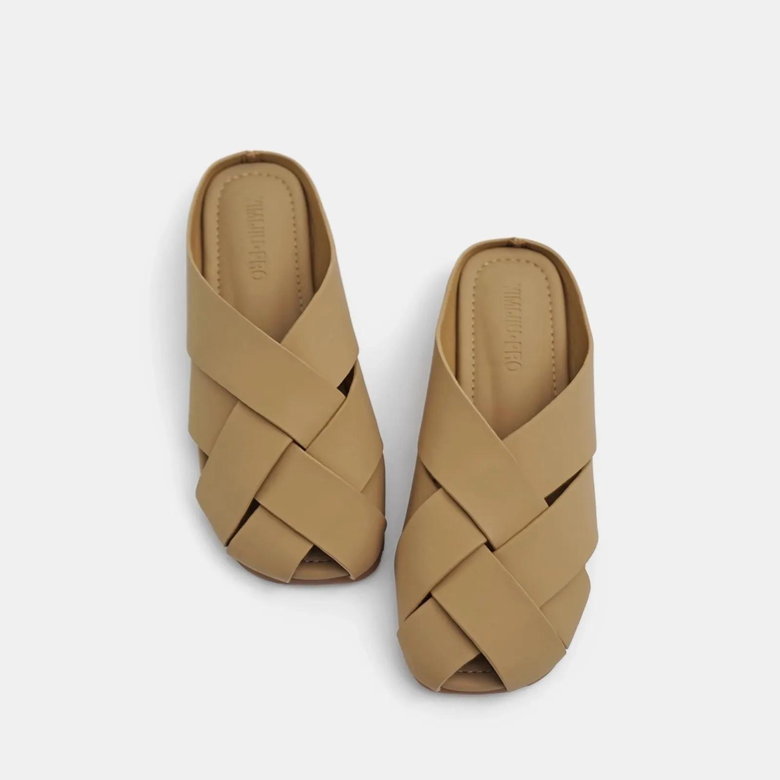 Модные женские кожаные плетеные тапочки — фото 4