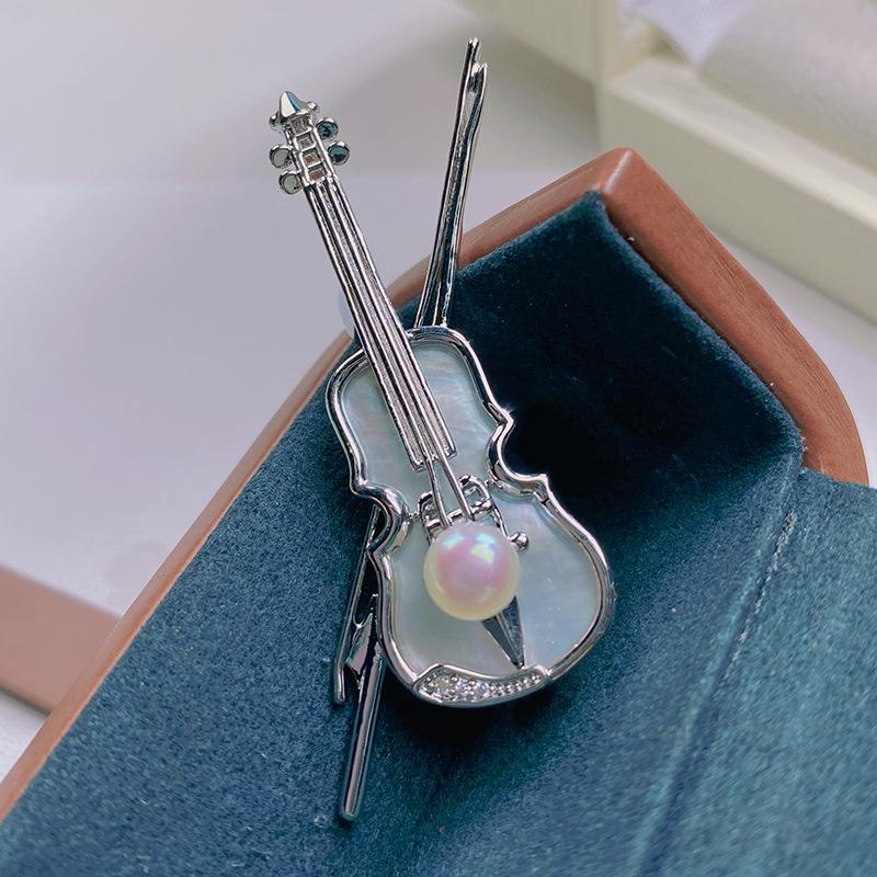 Gold-Plated Mother-of-Pearl Violin Brooch with Zircon and Pearl Accents