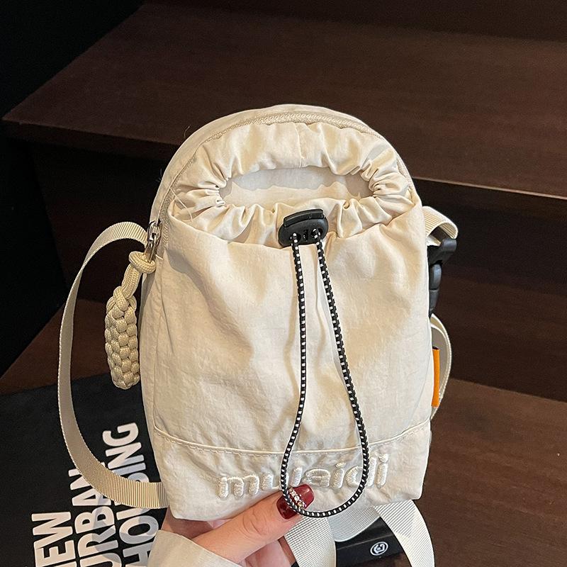 Sporty Drawstring Mobile Phone Bag Lightweight Commuting Outdoor Casual Crossbody Women's Bag