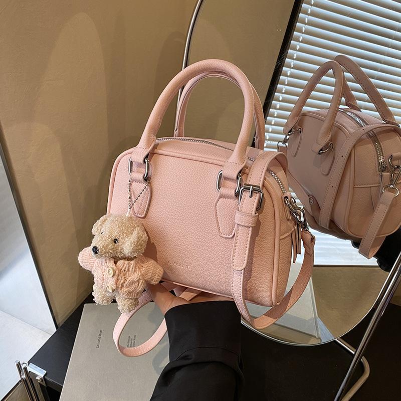 Premium portable small bag women's new fashion shoulder bag commuter messenger bag