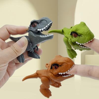 Internetová celebrita se stejným modelem dětské hračky malého dinosaura, který kousá ruce do prstů