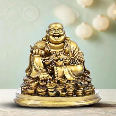Buddha Idol – Feng Shui Figur Lachender Buddha sitzt auf Glücksmünzen | Goldener Barren für Glück & Glückseligkeit
