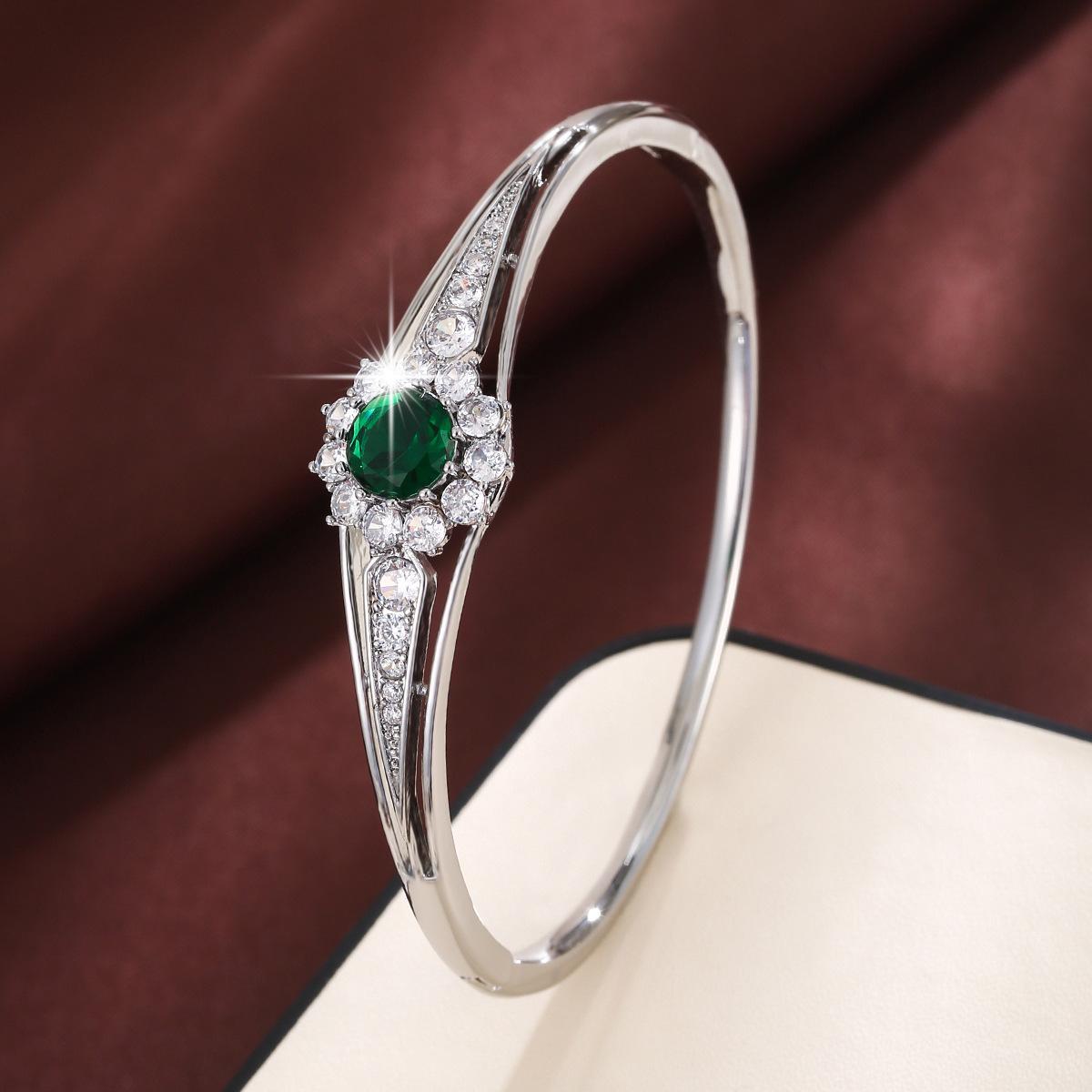 New Fashionable Light Luxury Micro-paved Zircon Women s Classic Elegant Emerald Bracelet 17CM