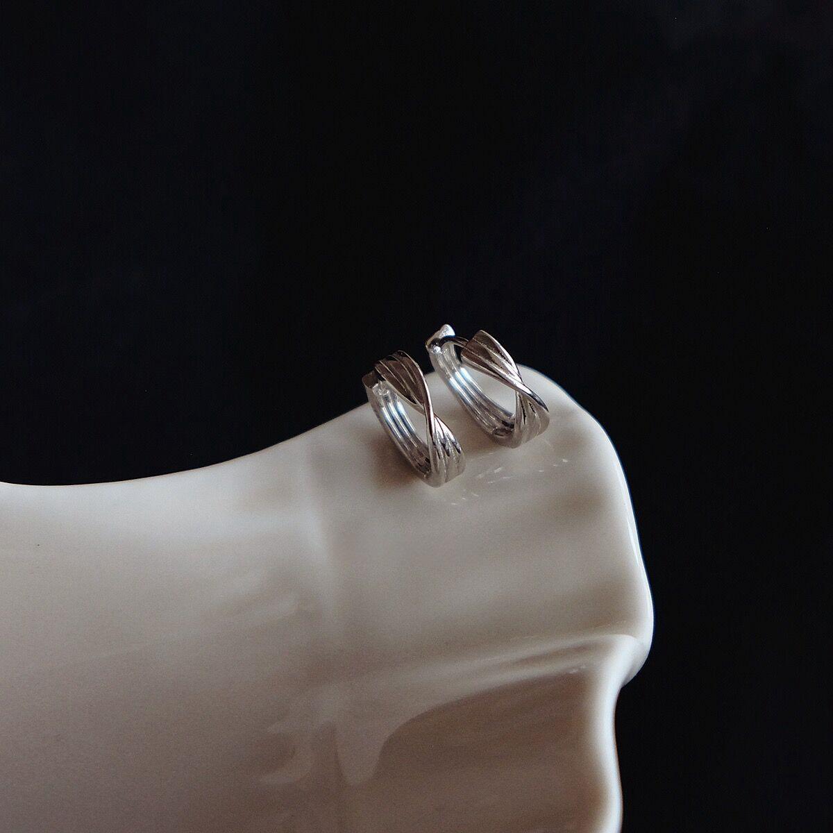 Light & Shadow S925 Silver White Gold-Plated Sculptural Minimalist Circle Stud Earrings 925 Sterling Silver