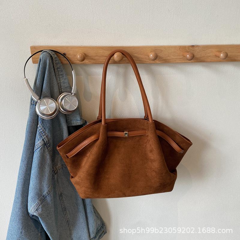 Fashion large-capacity underarm bag women's new commuter handbag high-end versatile shoulder tote bag