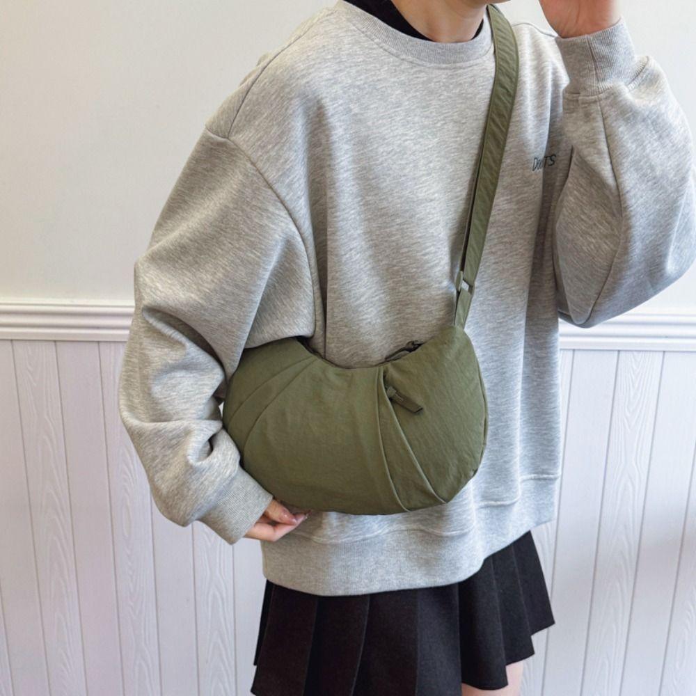 Korean Style Nylon Shoulder Bag Lightweight Sports Messenger Bag Zipper Dumpling Bag Male/Female