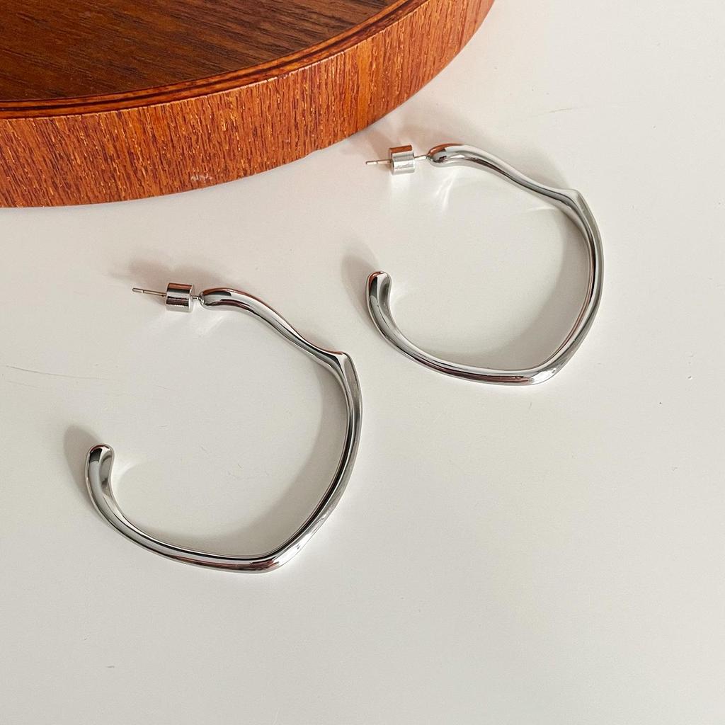 Elegant European & American Irregular C-Shaped Earrings for Women - Gold & Silver, Versatile New Year Fashion