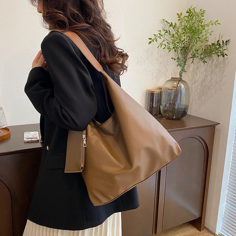 Stylish Vintage Large Capacity Tote Bag For Women With Chic Design And Versatile Use