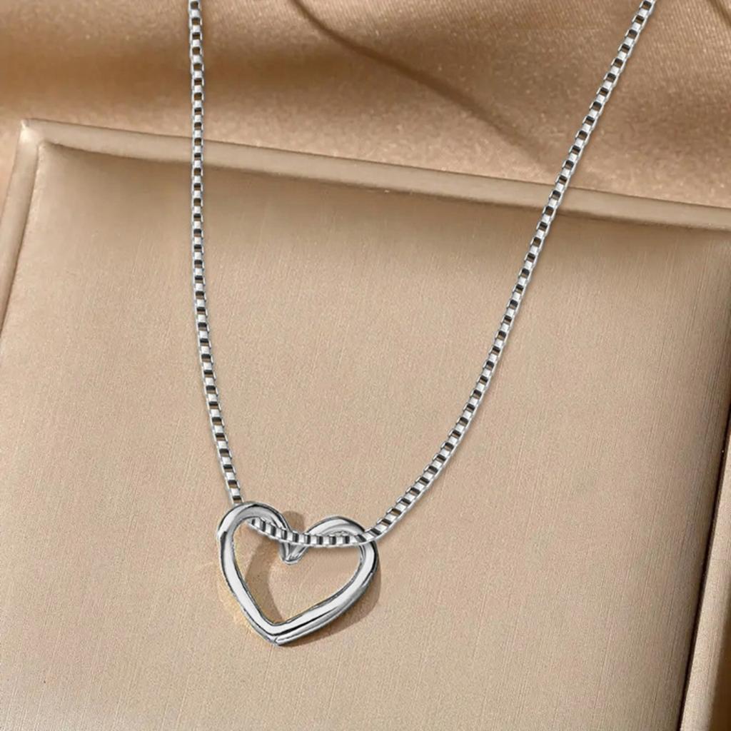 Twisted Hollow Open Heart Minimalist Box Chain Pendant Women Clavicle Necklace
