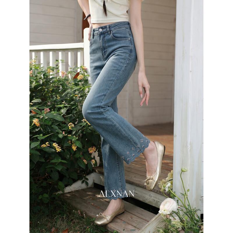 Lù Xiàng Nán Women's Slim Fit Lace Trim Blue Jeans