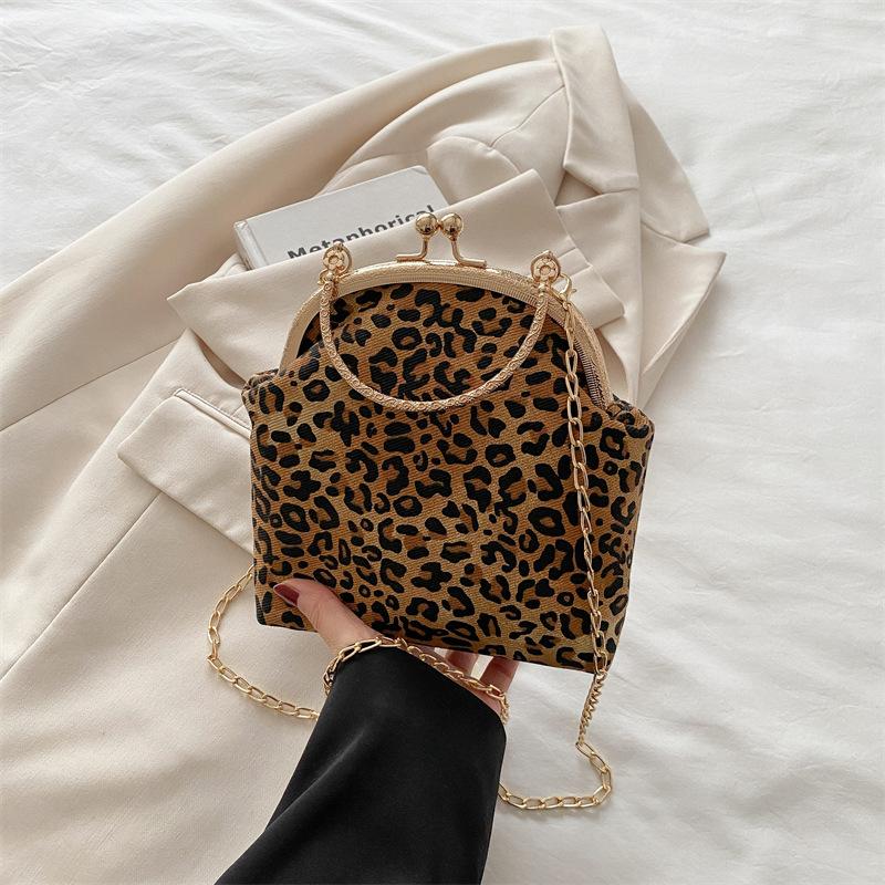 

Портативна жіноча сумка 2025 нова металевий ланцюжок тренд персоналізована текстура леопардовий принт на плече кросбоді сумка-мушля жіноча коричневий