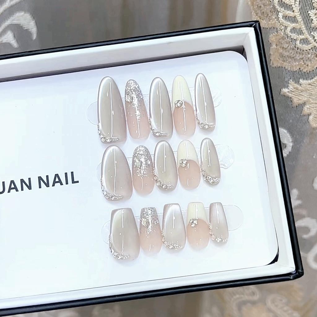 Pure Hand-made Phototherapy Nail Art, Wearing Nails By The Rhine River, Finished Cat Eye Nail Art Patches Show Whiteness and Temperament
