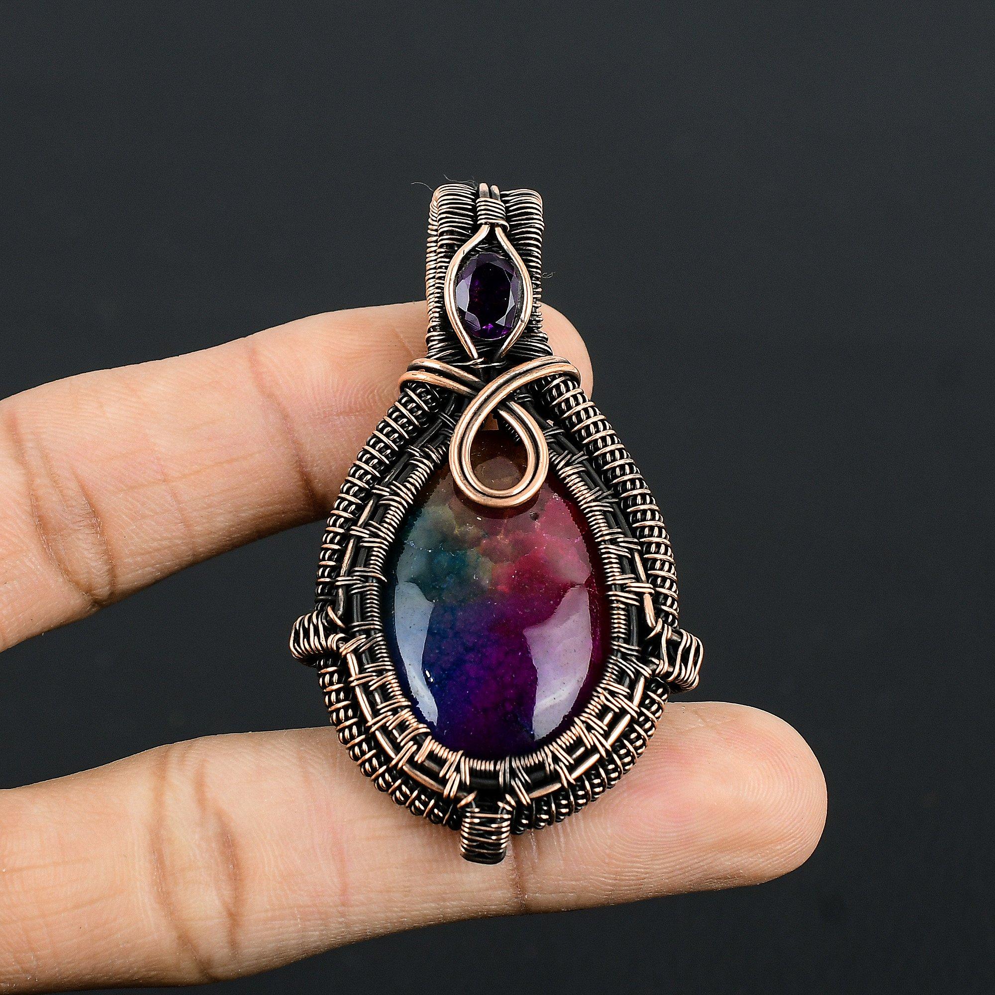 

Кулон из Радужного Солнечного Кварца, обернутый медной проволокой 999 пробы, Ювелирное изделие с подвеской из драгоценного камня ручной работы, Подарки для жены, Новая подвеска 2.55 Inches