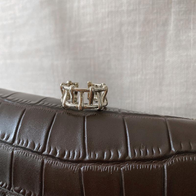 Elegant Korean Style Wrinkled Open Finger Ring For Women In Unique Geometric Design