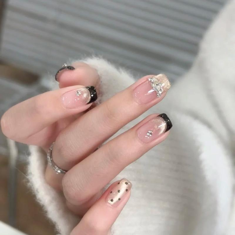 30 pieces of domestic best-selling nail art wear nail classic black French cat eye flash diamond polka dot short wear nail