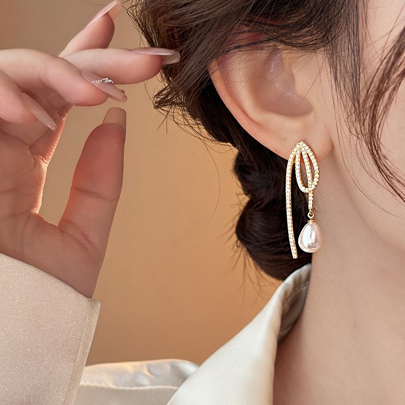 Diamond-encrusted Pearl Water Drop Fringed Earrings Light Luxury High-end Exquisite Design Stud Earrings Fashion Earrings Women