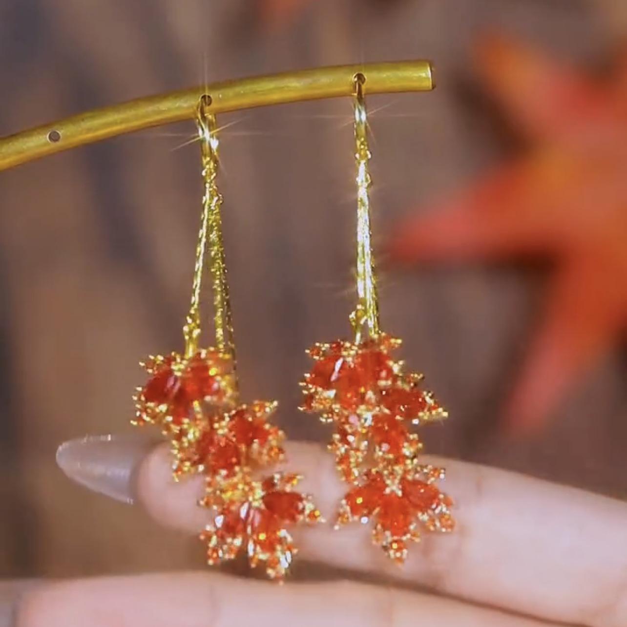 

Циркон Красный Кленовый Лист Ушная Пряжка Персональные Серьги для Женщин Легкие Роскошные Серьги-подвески Высококлассный Женский Оптовый Циркон