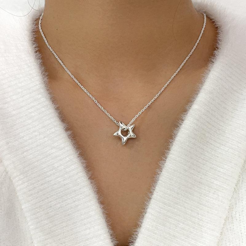 Charm Fashion Irregularly Shaped Hollow Pentagram Pendant Necklace for Women Simple Daily Wear Star Collar Chain Jewelry Gifts