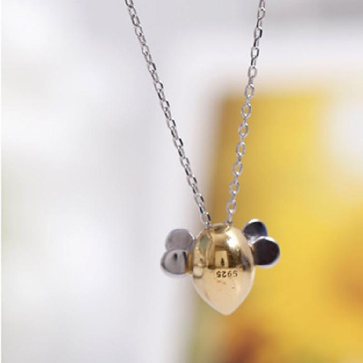 Beautiful Bee Pendant Necklace Silver Classy Clavicle Chain for Street Shooting