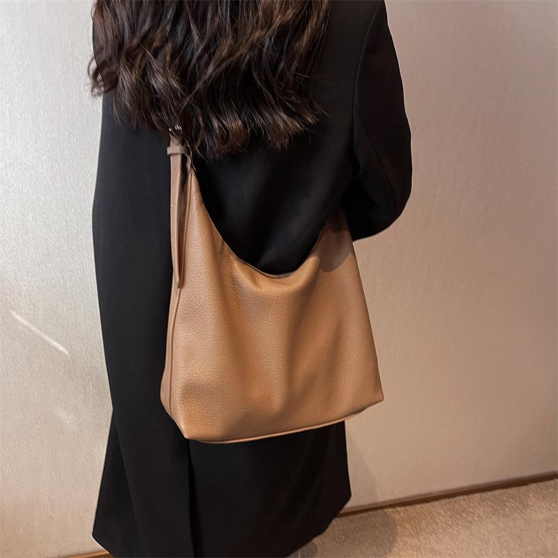 Large Capacity Bag Women's New Shoulder Bag Solid Color Fashion Women's Bag Commuter Messenger Bag
