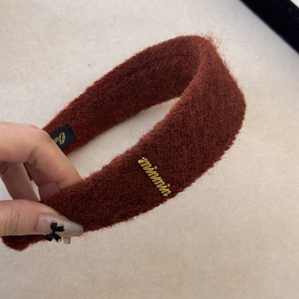 Gold Label Letter Headband for Women High-End Headband, Stylish and Versatile Hair Accessory