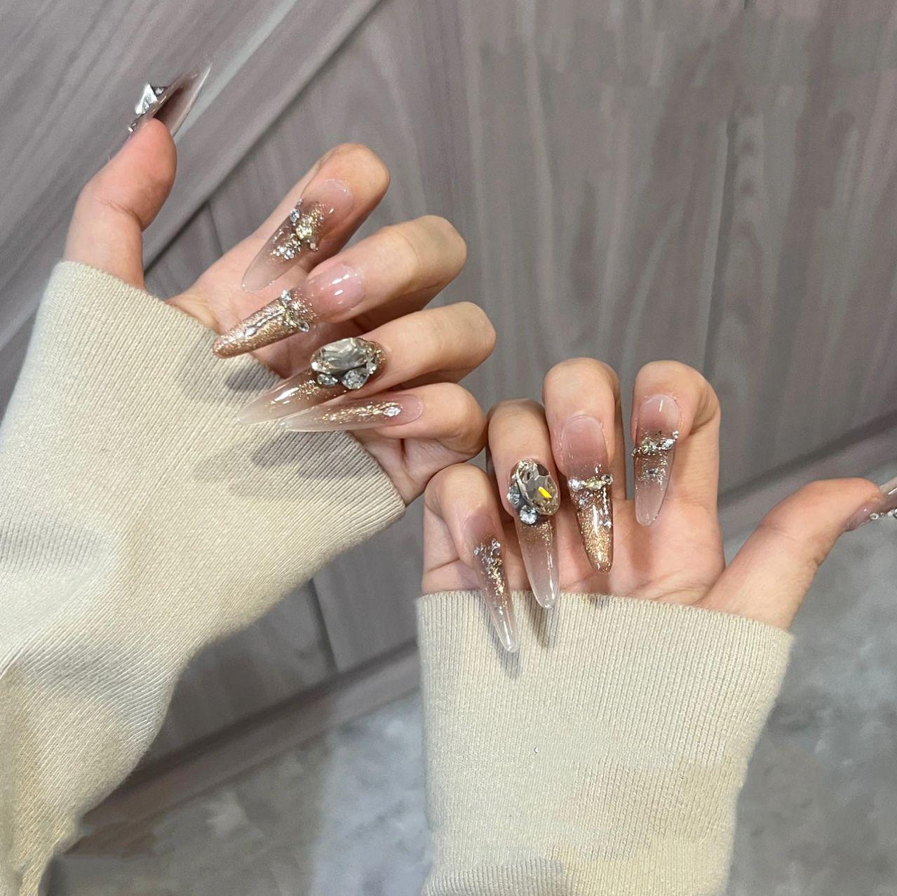 

Элегантные градиентные ногти «кошачий глаз» цвета шампанского – Высококачественный ручной работы, эффектный отбеливающий маникюр для осени/зимы Medium