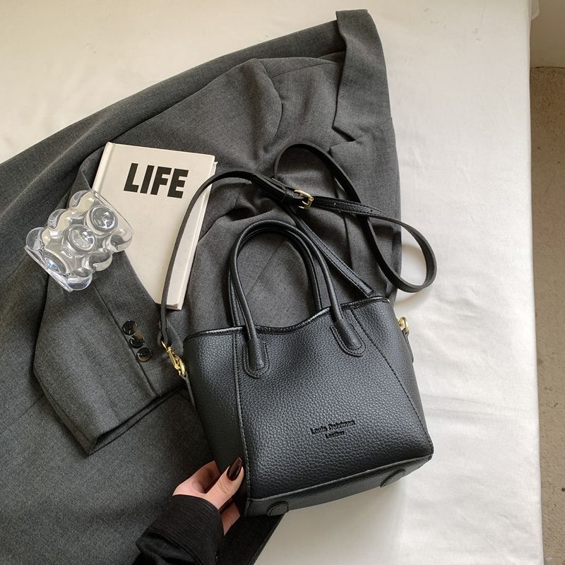 

Fall Popular Hot-Selling Product Small Bag Female 2025 New Arrival Easiest for Match Crossbody Bag Fancy Super Hot Handbag Bucket Bag Black without pendant