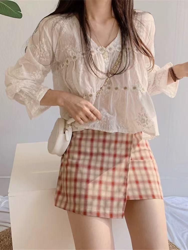 Korean Long Sleeve V-Neck Lace Daisy Top for Women