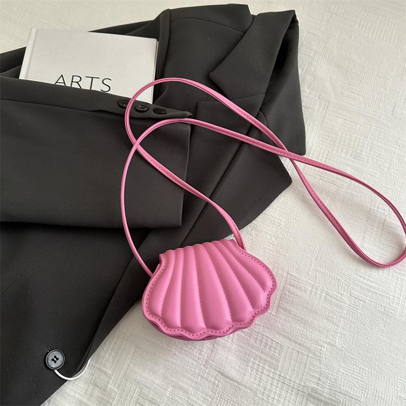 Women's bag niche design 2025 summer new trend fashion casual messenger bag simple shell bag