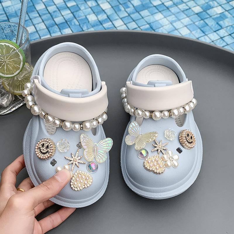 

Exquisite pearl butterfly hole shoes children s summer fashion Korean version gentle thick-soled cool slippers outer bag head slippers 34-35