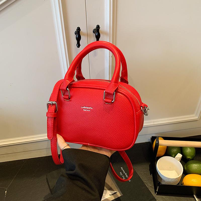 High-end Niche Bag Women's New Summer Fashion Versatile Shoulder Messenger Bag Portable Pillow Bag