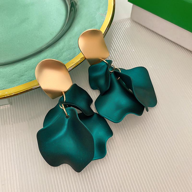 Exquisite Green Gem Dangle Earrings with Silver Needle - Elegant Statement Jewelry for Every Occasion