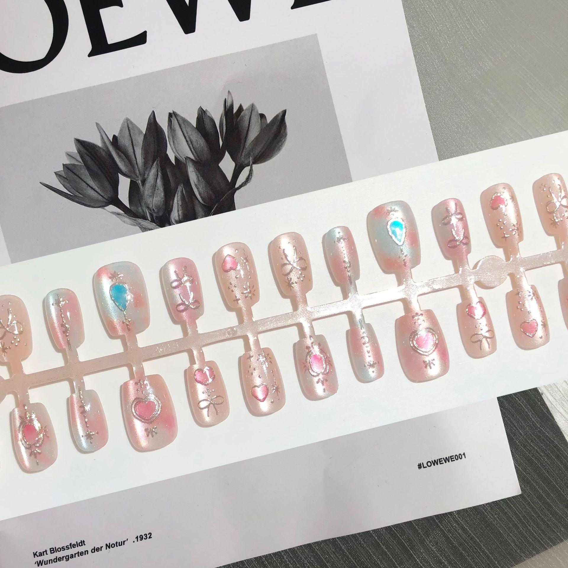 

Милые бантики Кошачий глаз Тисненые Позолоченные Аниме Накладные ногти - 30 штук