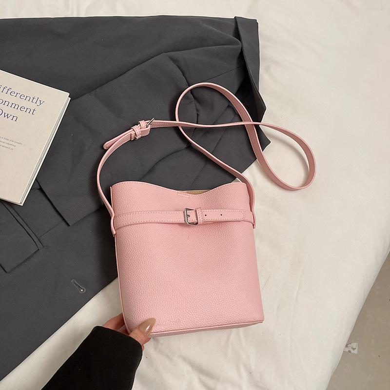 Large-capacity bags women's simple and versatile 2025 new casual shoulder armpit bags women's popular bucket bags this year