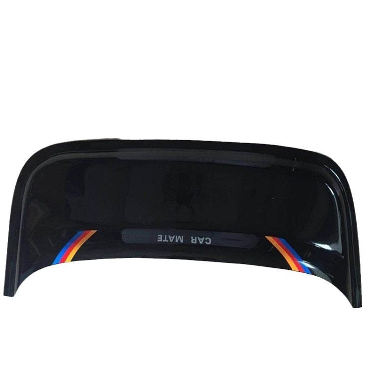 Univerzální deflektor deště střešního okna a ochrana oken pro úpravu sedanu