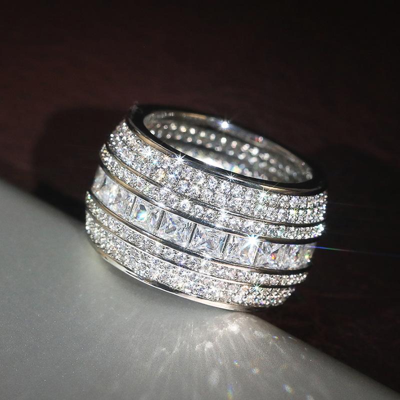 Women With Diamond Rings, Shiny And Exquisite Exaggerated Rings, Personalized Eye-Catching Niche Matching Jewelry
