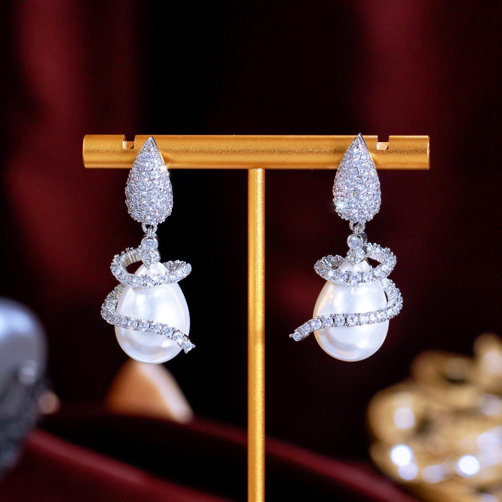 French Texture Light Luxury Geometric Lines Pearl Earrings Slightly Inlaid Zircon Design Earrings Autumn And Winter