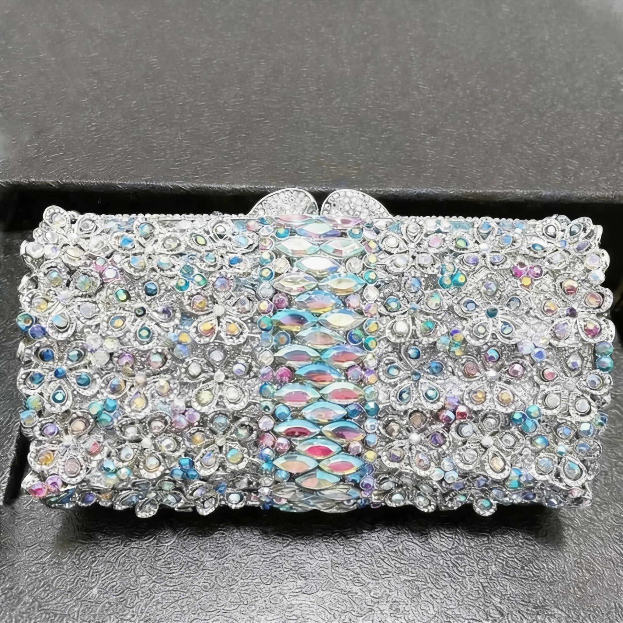 

Silver Metal AB Rhinestone Wedding Clutch Evening Purse Luxury Women’s Crystal Cocktail Clutches Bags Bridal Party Bags Dinner 18cmX12cmX6cm